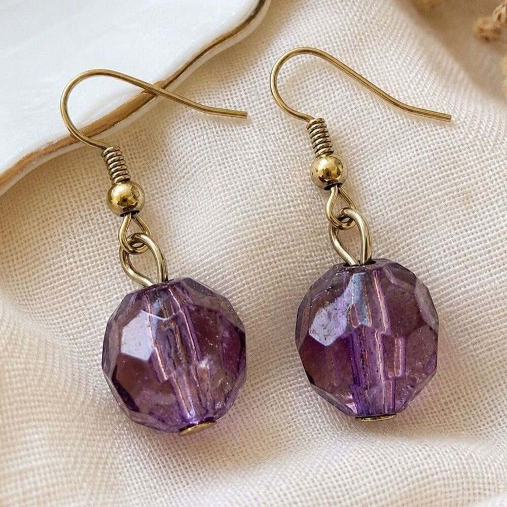 Vintage Purple Faceted Lucite Bead Dangle Earrings Minimalist Lightweight 1990s
